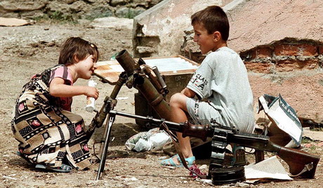ALBANIA - TROPOJE/GUNS/CHILDREN