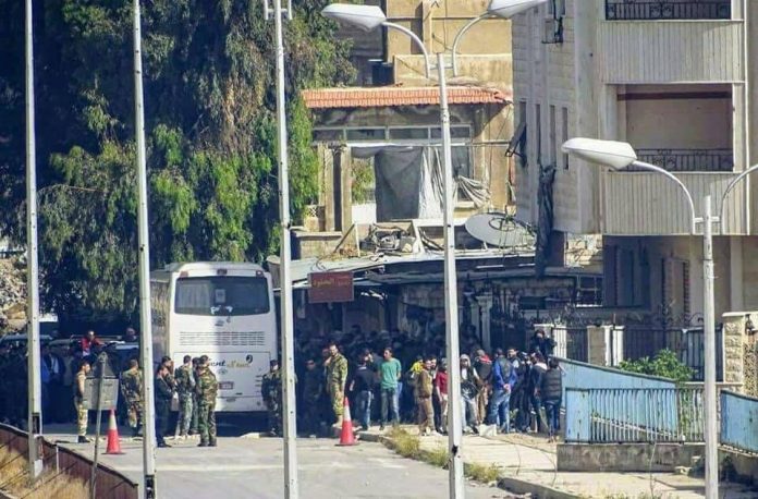 Evacuation-busses-arrive-in-east-Damascus-696x458
