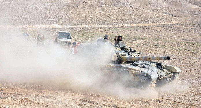 Syrian-tank-eastern-Palmyra-front-696x377-2