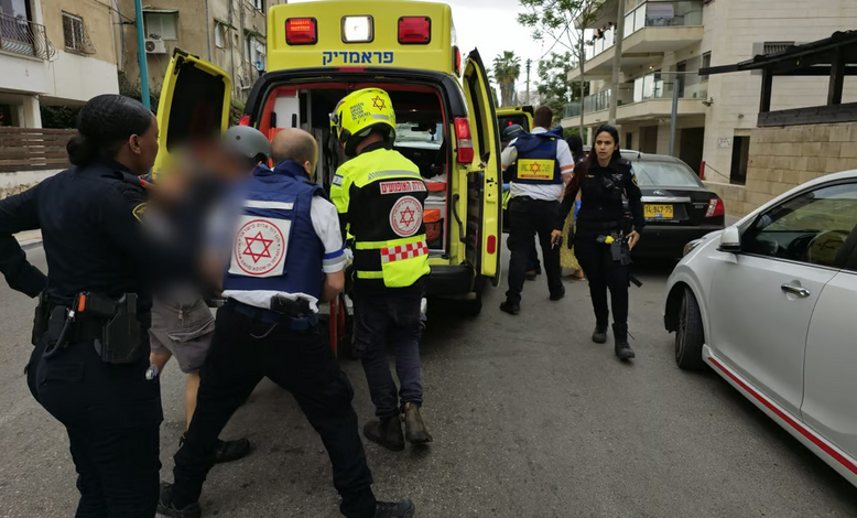Heroic Stab Attack Seriously Injures a Zionist Settler in Ramla