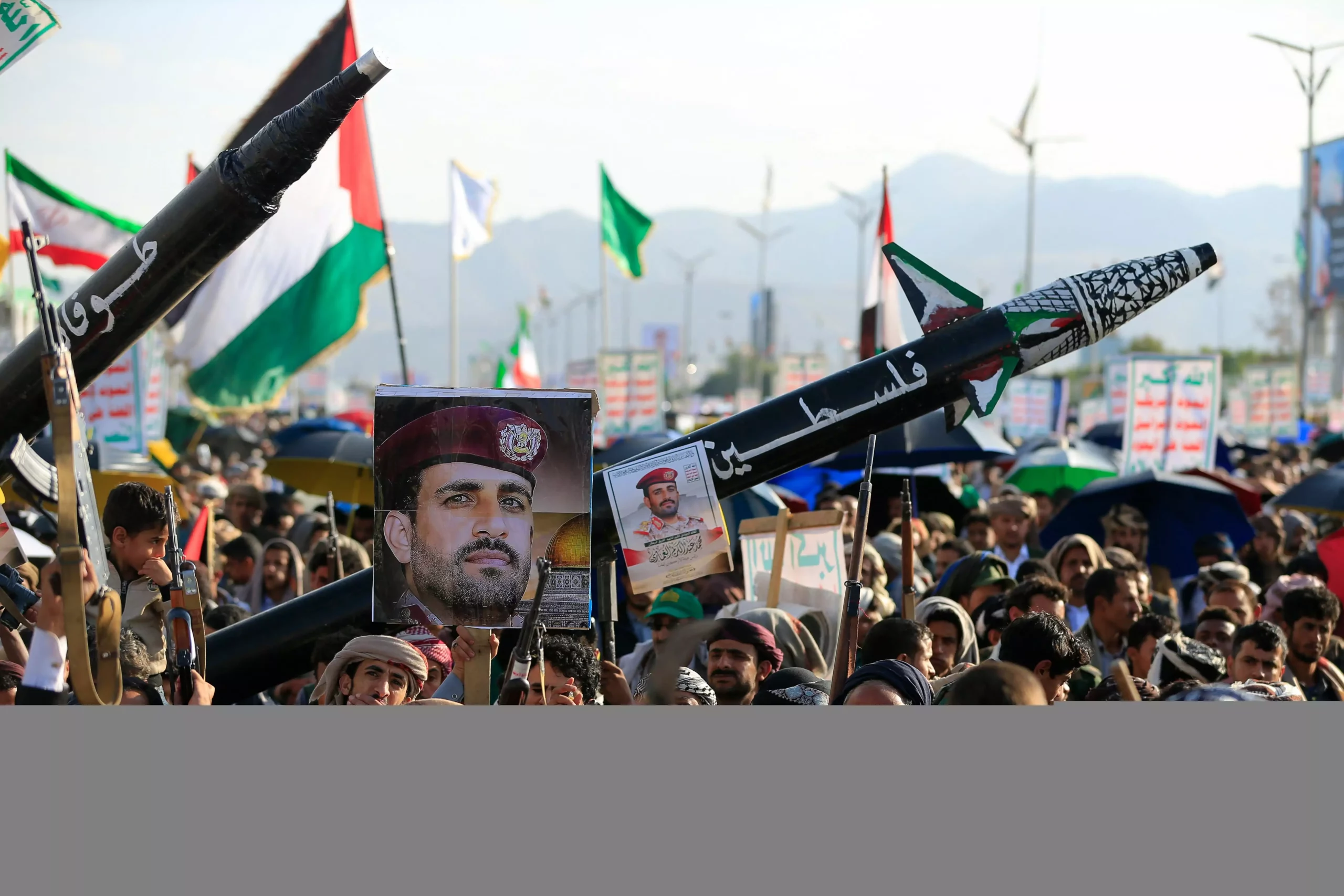 Mass Funeral Held in Sanaa as Yemen Mourns Military Leader Al-Ghamari