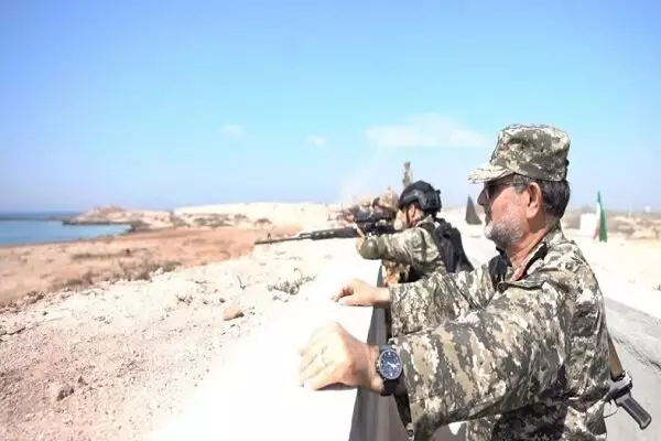 IRGC Navy Prepared for Strait of Hormuz Blockade Pending Orders: Commander