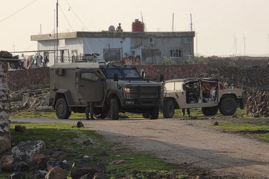 Israeli occupation forces raid homes in Syria’s Yarmouk Basin area