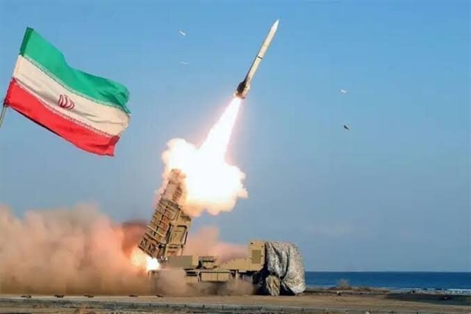 IRGC hits US aircraft carrier, destroyer with missiles