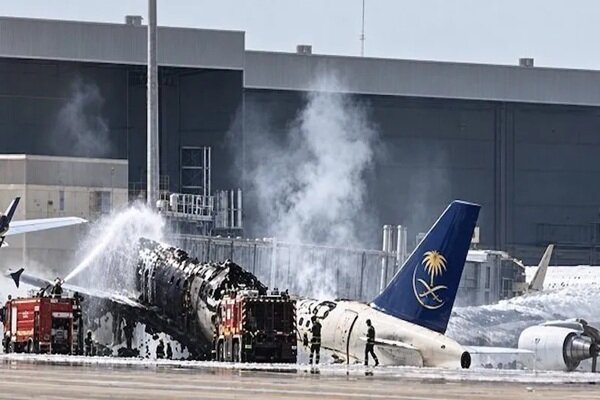 Closure of Riyadh airport extended after Yemeni strike