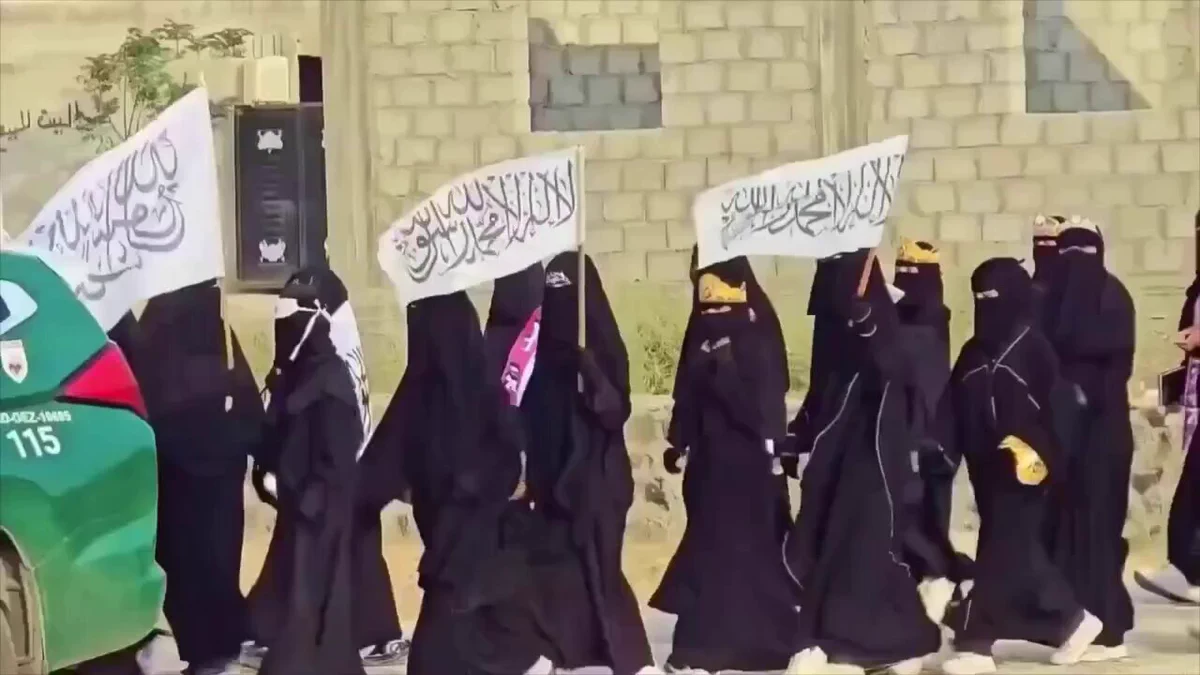 🇸🇾 A ceremony was held in the western part of the Deir ez-Zor province of Syria to honour 200 students who have memorised the entire Quran.