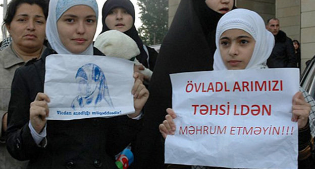 VIDEO: Students turned away from school in Baku for Hijab