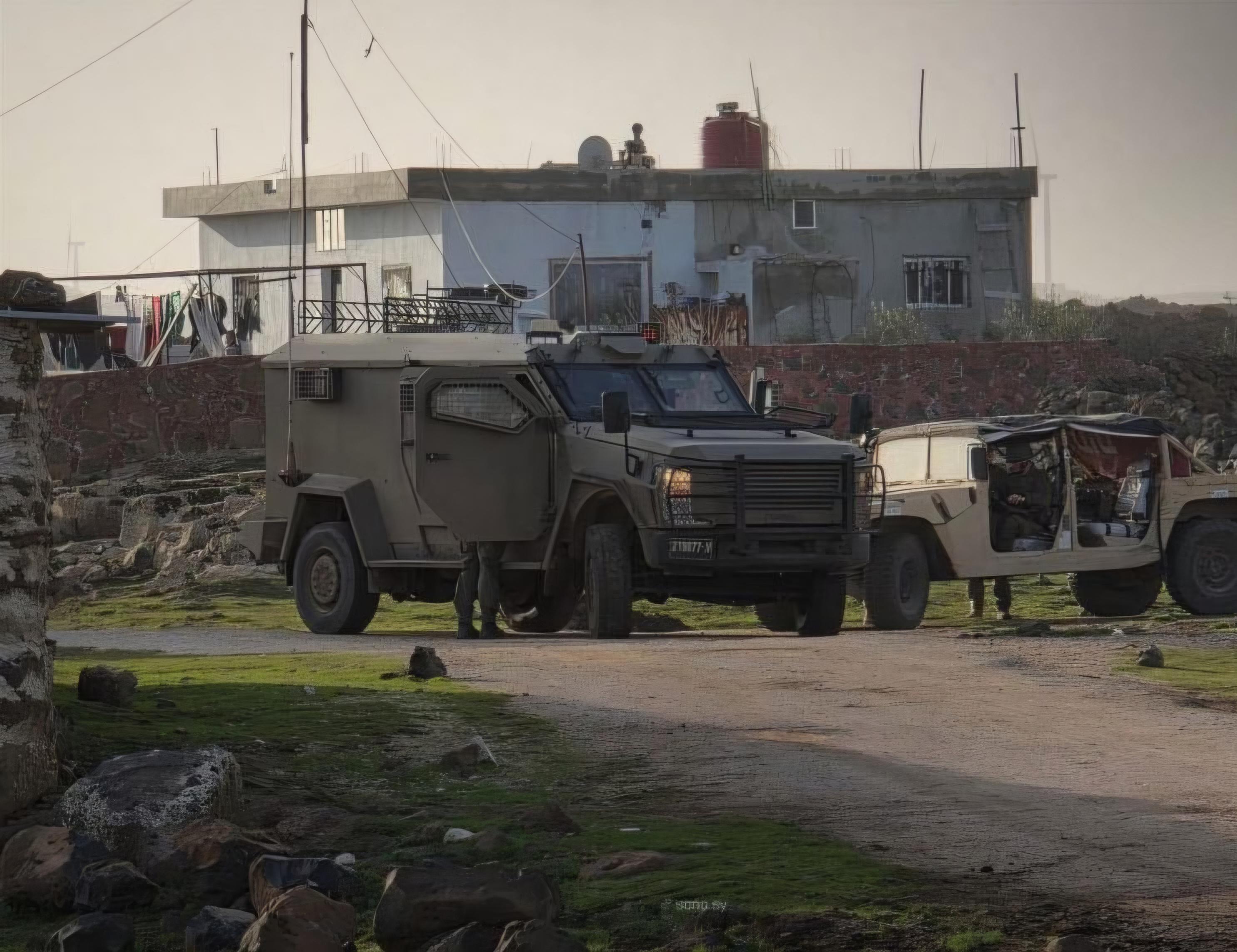 Israeli occupation forces raid homes in Abidin, western Daraa countryside
